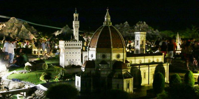 Italia in Miniatura by night