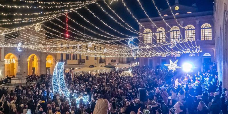 Accensioni luci di Natale in piazza Cavour