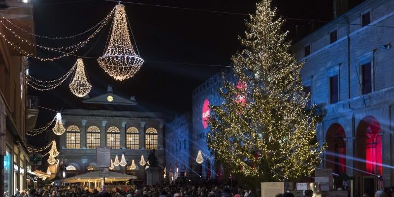 Piazza Cavour: si accende l'Opera di Natale