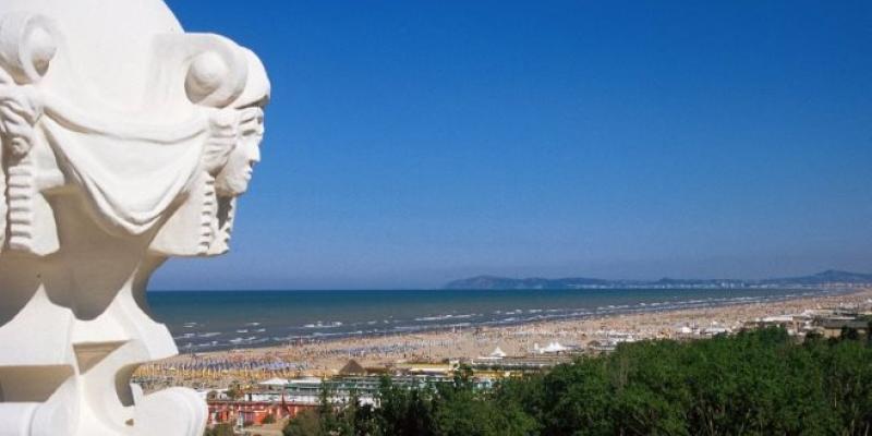 Rimini, la spiaggia - veduta dal Grand Hotel
