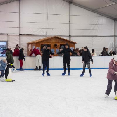 Ice Village: pista di pattinaggio su ghiaccio