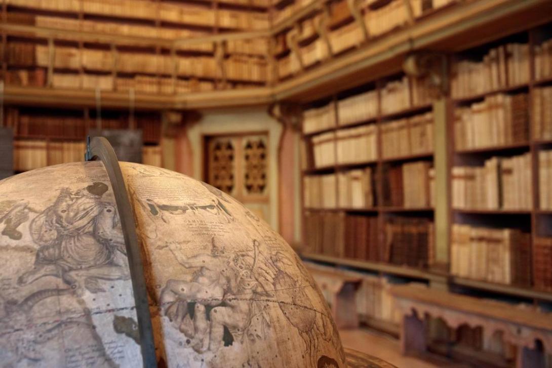Biblioteca - Sale Antiche e mappamondo