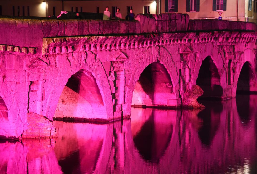 Ponte Tiberio in rosa