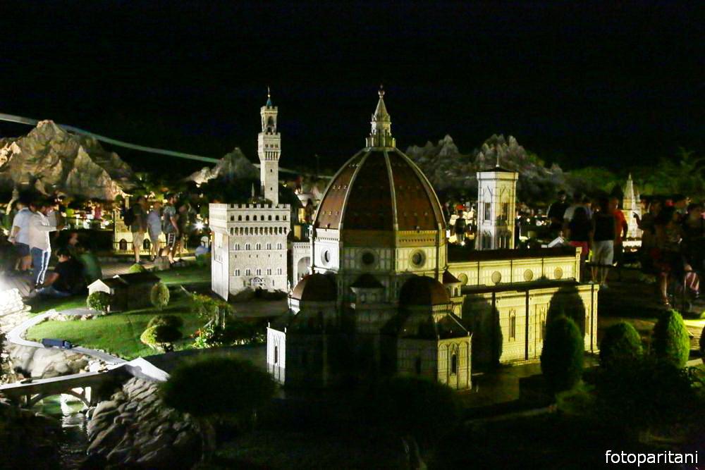 Italia in Miniatura by night