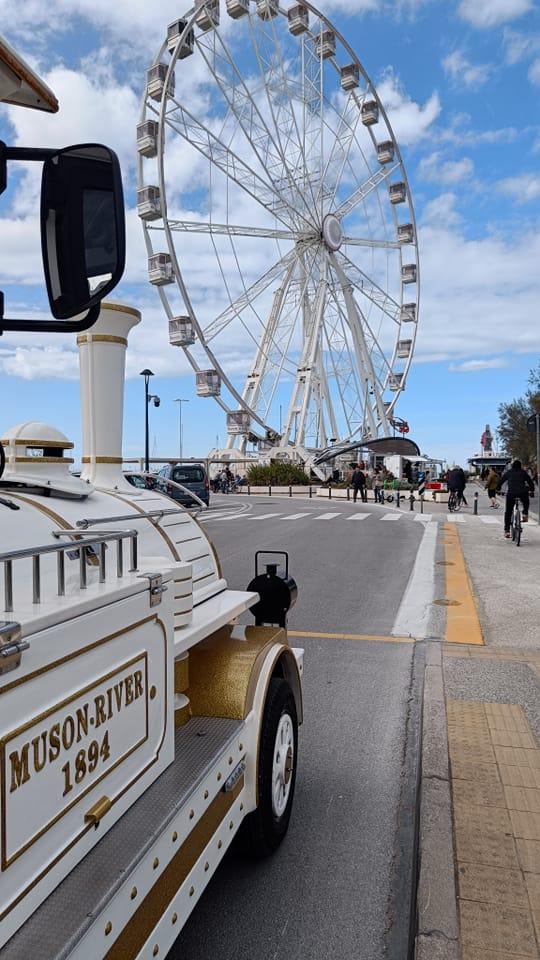 Trenini alla ruota panoramica