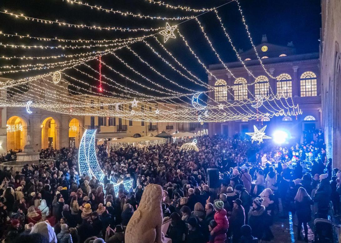 Accensioni luci di Natale in piazza Cavour