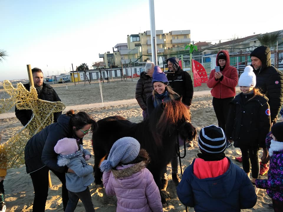 Presepe in spiaggia a Torre Pedrera