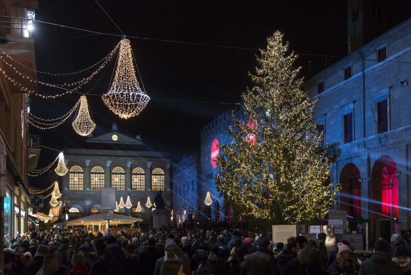 Piazza Cavour: si accende l'Opera di Natale