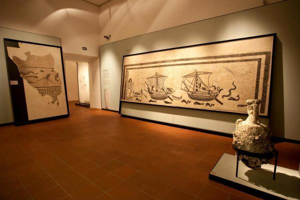 sala con mosaici romani