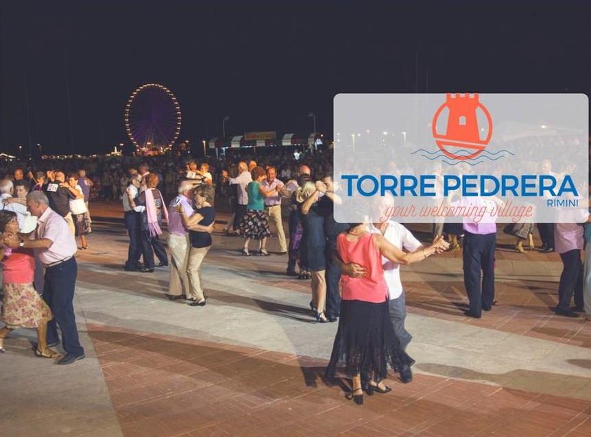 Festa folcloristica in piazza Sacchini a Torre Pedrera