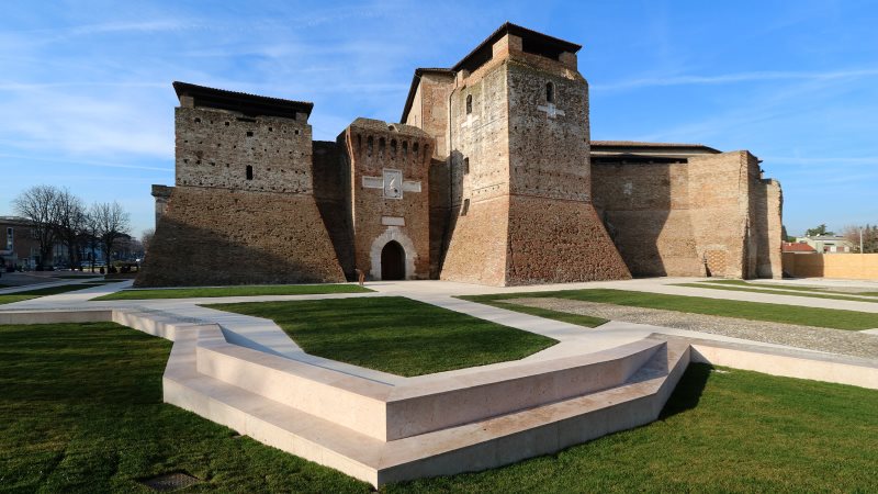 Rimini, Castel Sismondo, corte a mare